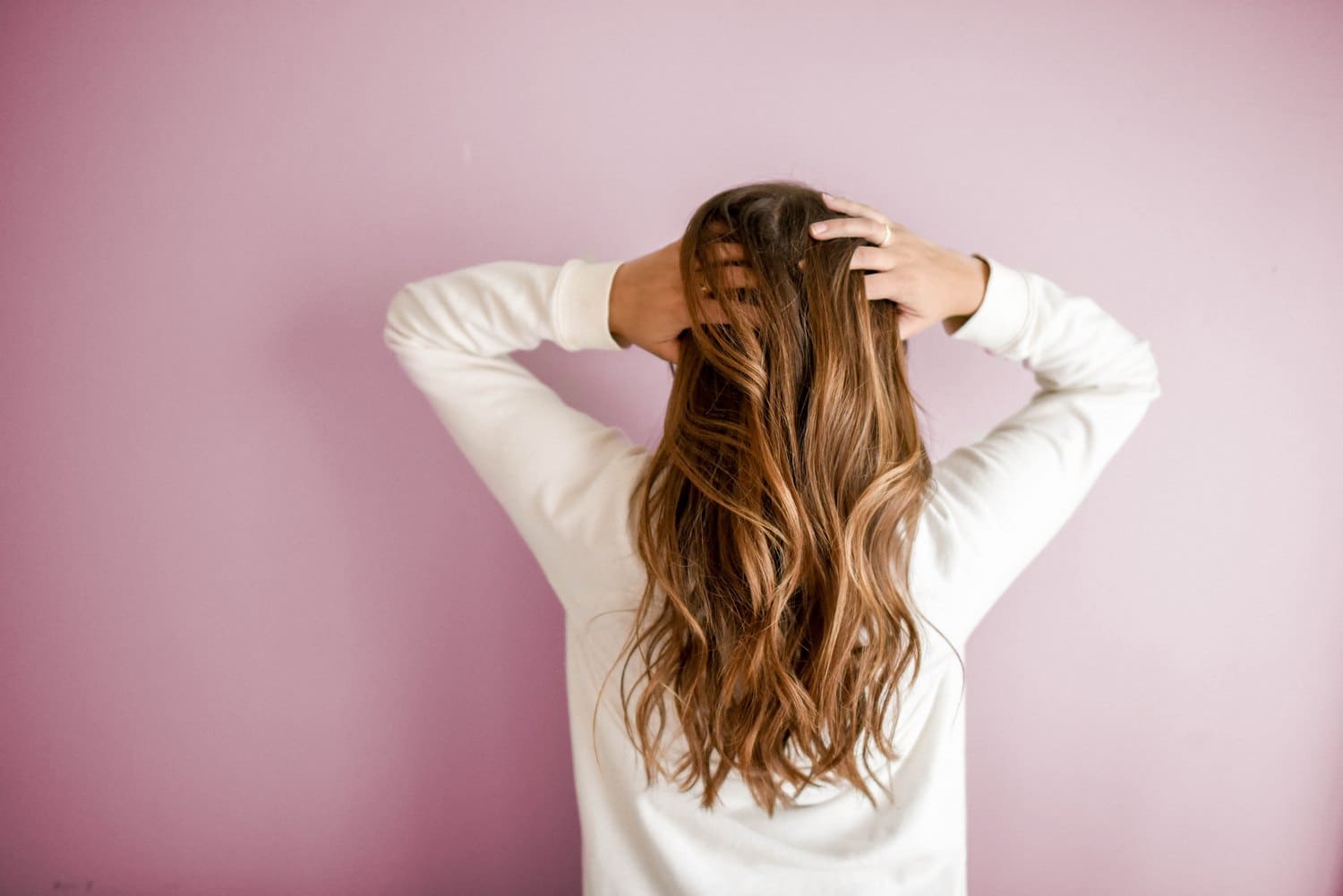 Трихолог Кингсли: ополаскивание головы холодной водой приведет к выпадению волос