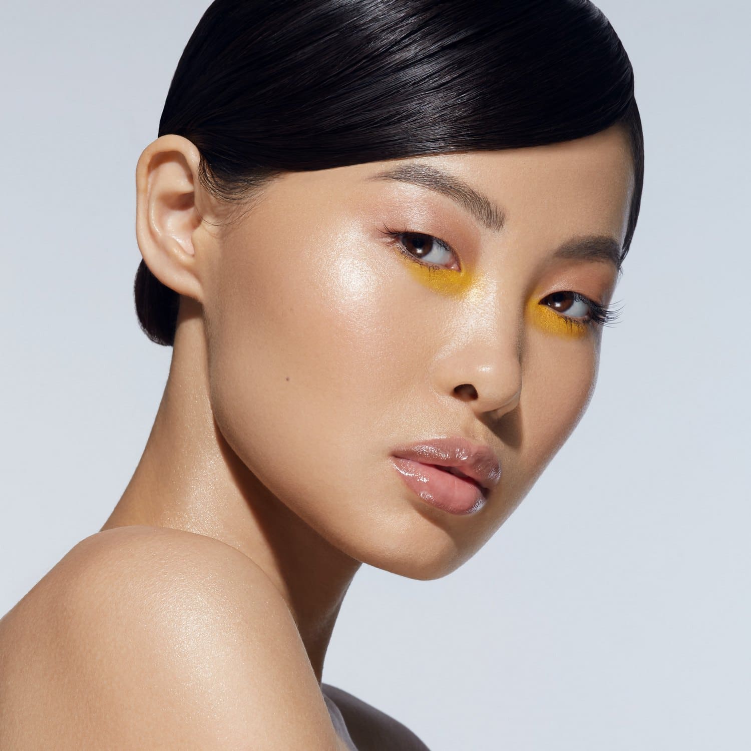 ТОП-10 идей макияжа весна-лето 2024 года: модный мейкап в разных стилях — фото