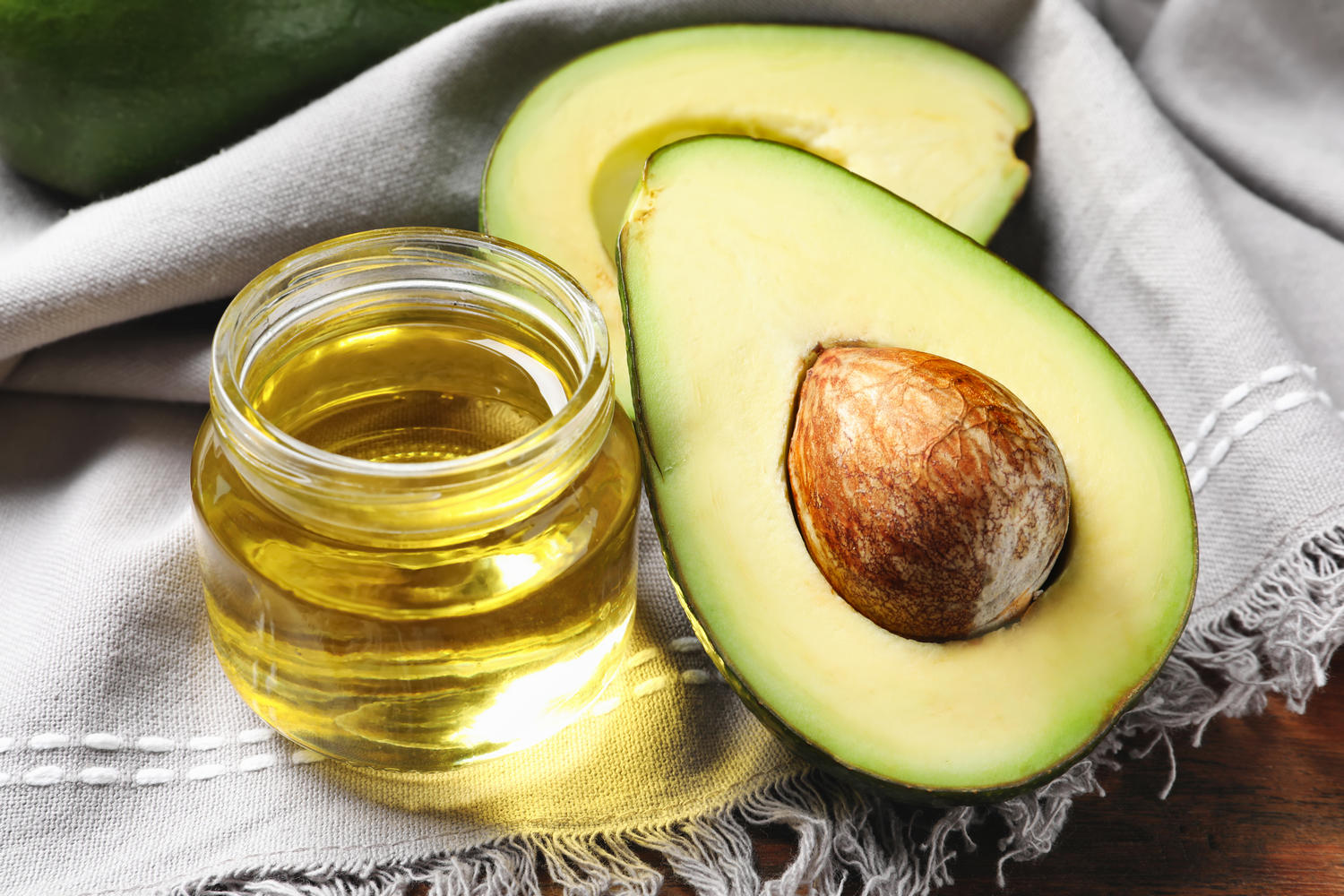 Применение масла авокадо в косметике и кулинарии: польза для организма
