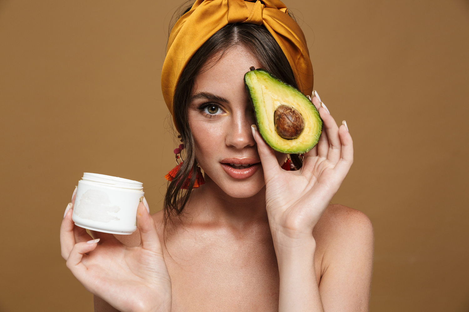 Масло авокадо для красоты кожи и волос: преимущества и использование