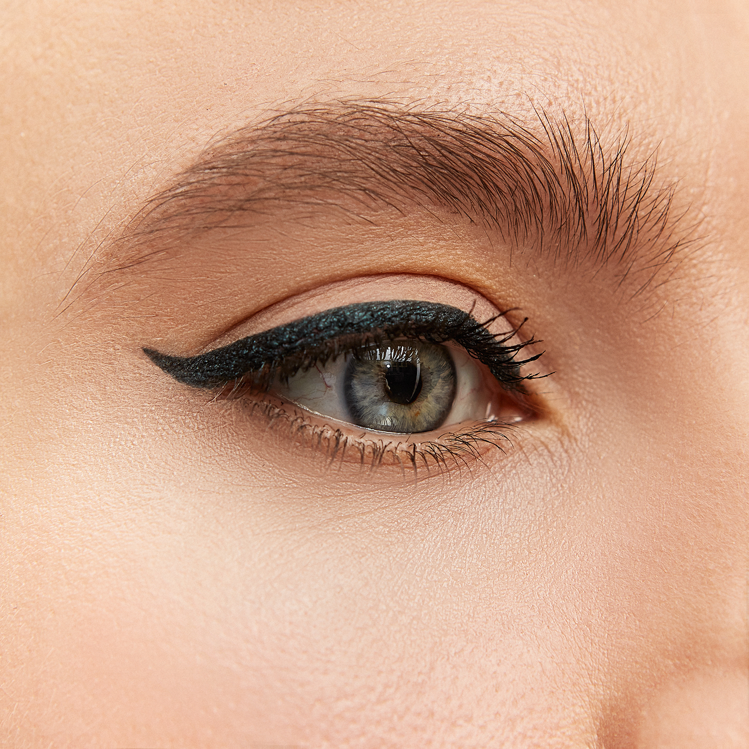 Красивый макияж для глаз с нависшим веком: советы и инструкция