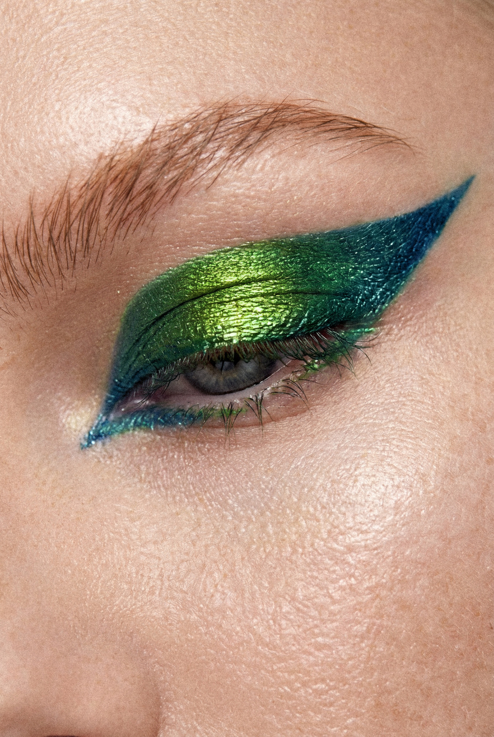 Дуохромный стойкий карандаш для глаз OK BEAUTY HYPNOCHROME