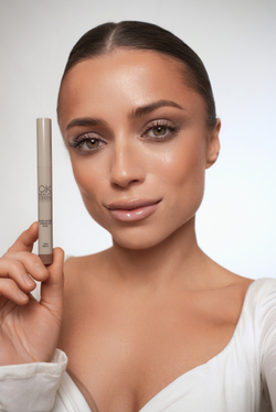 Стойкие тени-карандаш для век LONG LASTING EYESHADOW STICK в оттенке MEMO