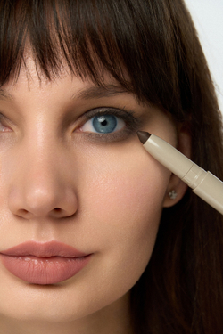 Стойкие тени-карандаш для век OK BEAUTY/ OK BEAUTY LONG LASTING EYESHADOW STICK в оттенке TRUFFLE