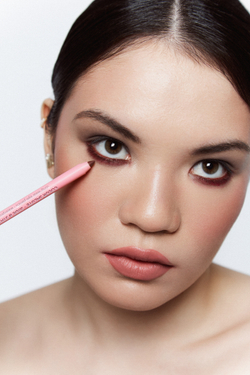 Стойкий карандаш для глаз OK BEAUTY COLOR SALUTE SLIDE & STAY в оттенке BURGUNDY