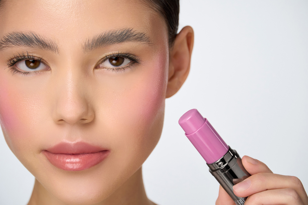 Кремовые румяна в стике CREAMY GLOW BLUSH STICK тон Sugar Pink