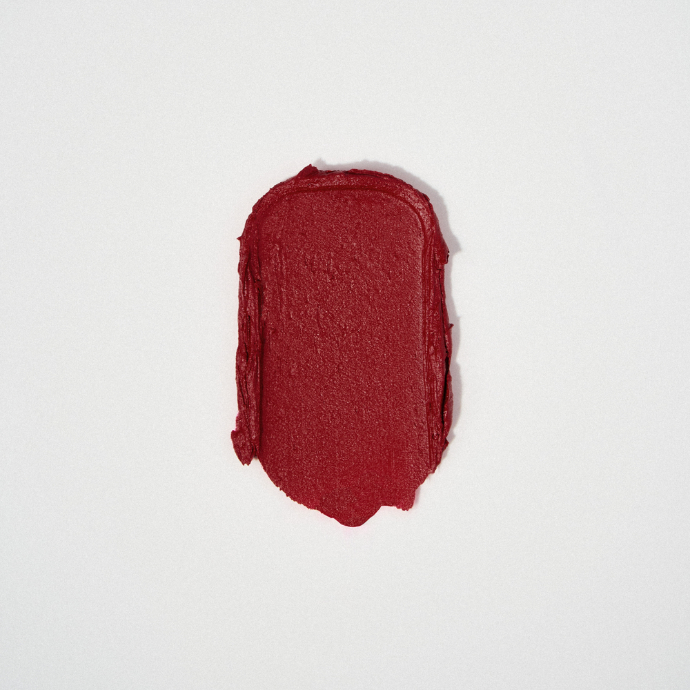 Увлажняющая стойкая матовая помада OK BEAUTY LONG LASTING SILK MATTE LIPSTICK в оттенке RUBY