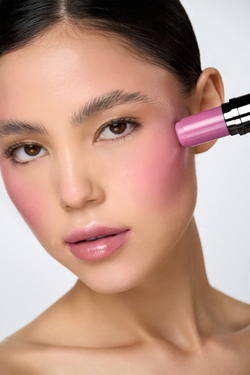 Кремовые румяна в стике CREAMY GLOW BLUSH STICK