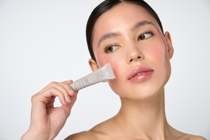 Восстанавливающий бальзам для губ с пептидами SPF 12 тон Clear