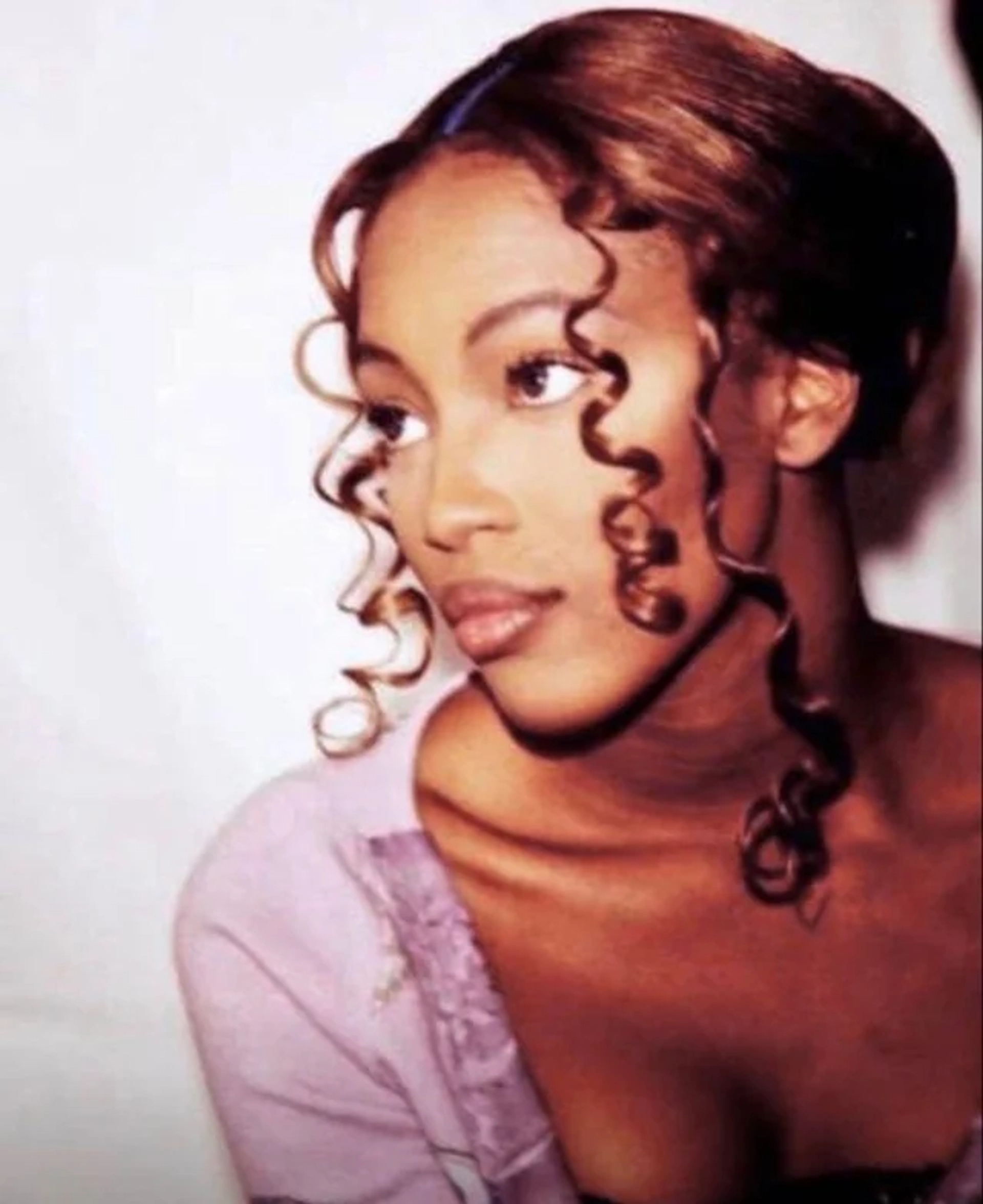 Тонкие брови или скинни-брови: что это такое?