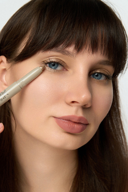 Стойкие тени-карандаш для век OK BEAUTY/ OK BEAUTY LONG LASTING EYESHADOW STICK в оттенке LEO