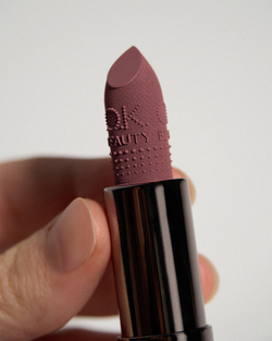 Увлажняющая стойкая матовая помада OK BEAUTY LONG LASTING SILK MATTE LIPSTICK в оттенке IMPULSE