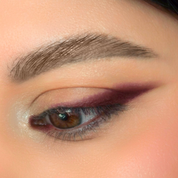Стойкий карандаш для глаз OK BEAUTY COLOR SALUTE SLIDE & STAY в оттенке BURGUNDY