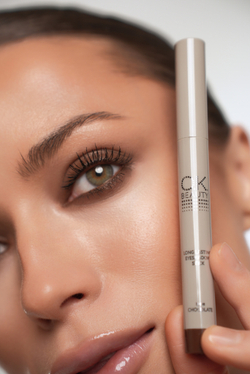 Стойкие тени-карандаш для век LONG LASTING EYESHADOW STICK в оттенке CHOCOLATE