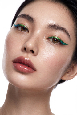 Дуохромный стойкий карандаш для глаз OK BEAUTY HYPNOCHROME
