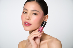 Масло для губ ухаживающее OIL LIP TREATMENT тон Kiss