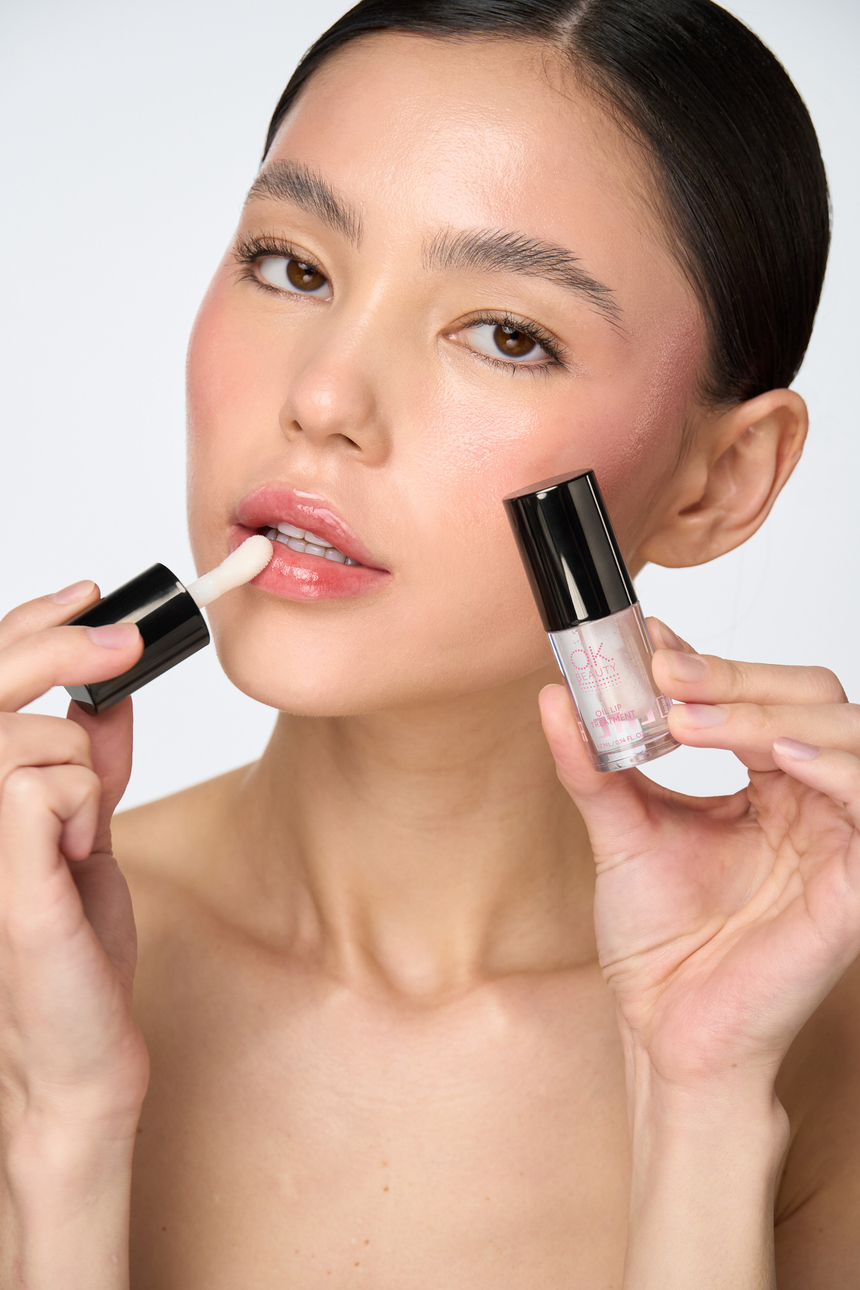 Масло для губ ухаживающее OIL LIP TREATMENT тон Pure