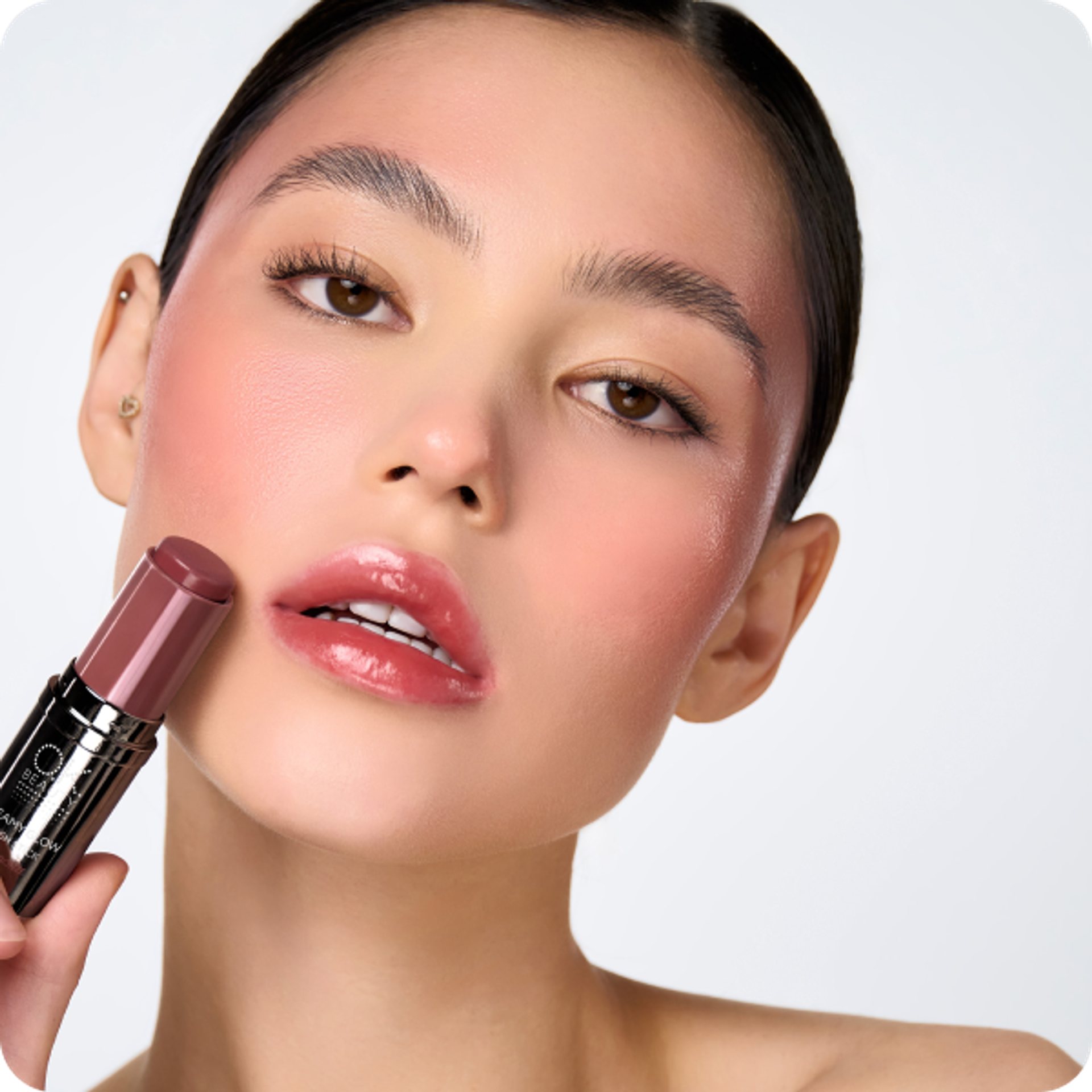 Как правильно наносить кремовые румяна: ТОП-3 способа