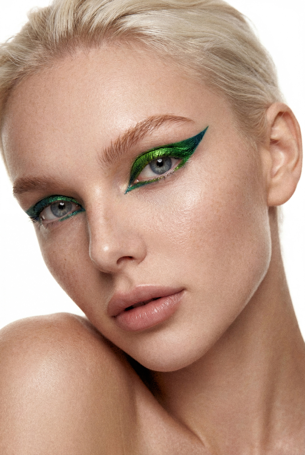 Дуохромный стойкий карандаш для глаз OK BEAUTY HYPNOCHROME