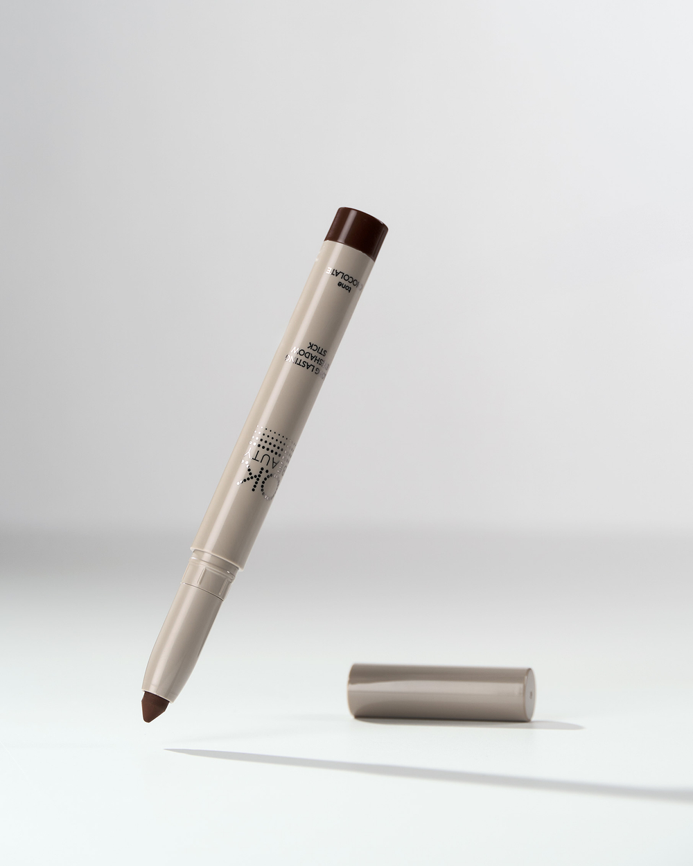 Стойкие тени-карандаш для век LONG LASTING EYESHADOW STICK в оттенке CHOCOLATE